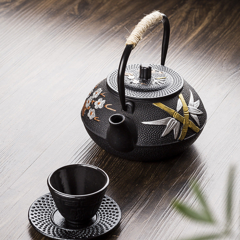 Théière japonaise en fer à motifs fleur « Tokuda »