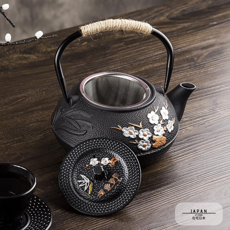 Théière japonaise en fer à motifs fleur « Tokuda »