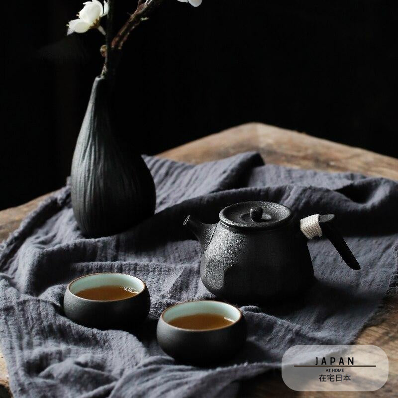 Service à thé japonais en céramique noire « Fukui »